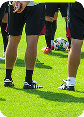 Organisation de matches officiels ou amicaux en phase de compétition ou de préparation , tournées, rencontres de gala, de bienfaisance ou jubilés